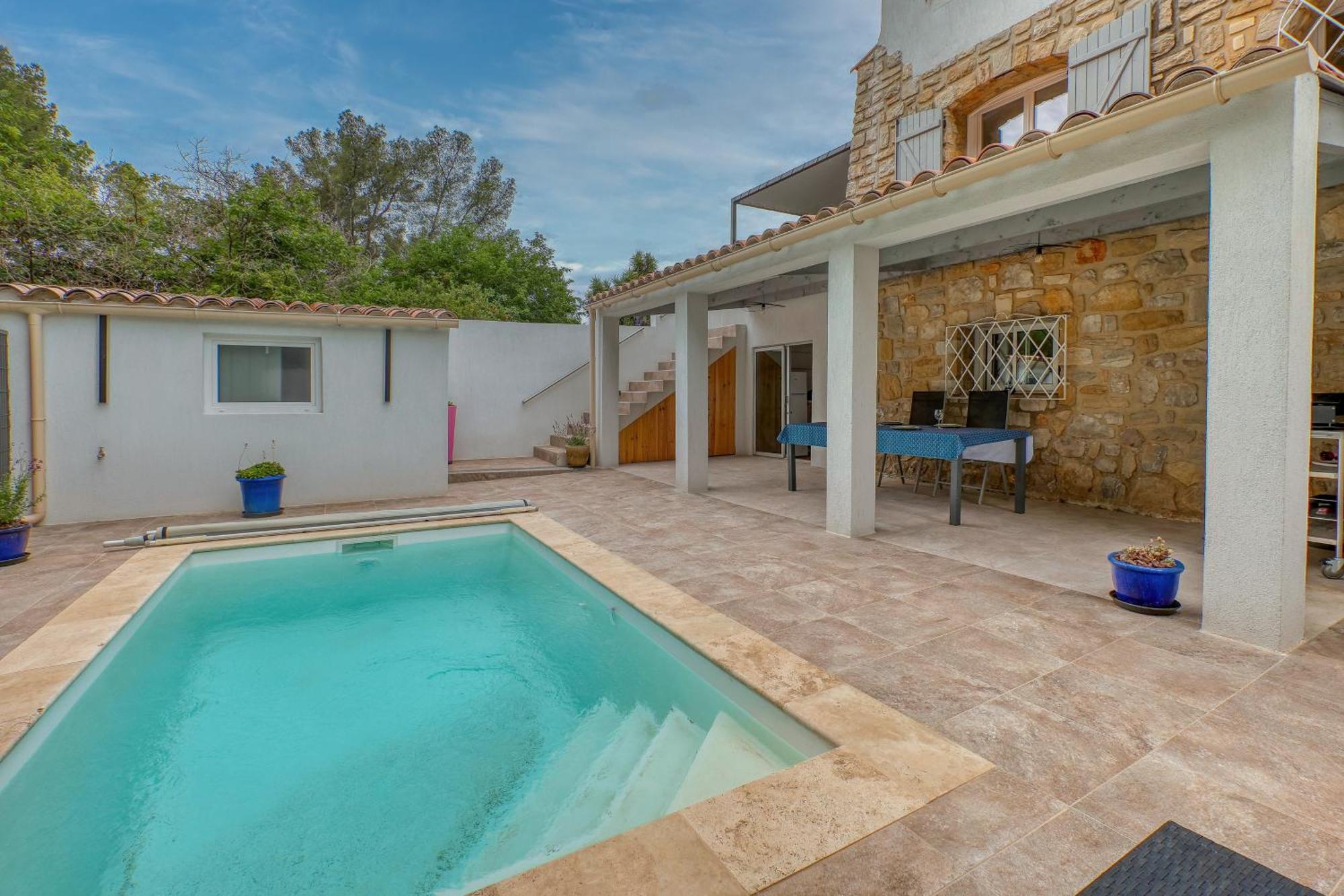 Location Avec Piscine & Parking Prive A