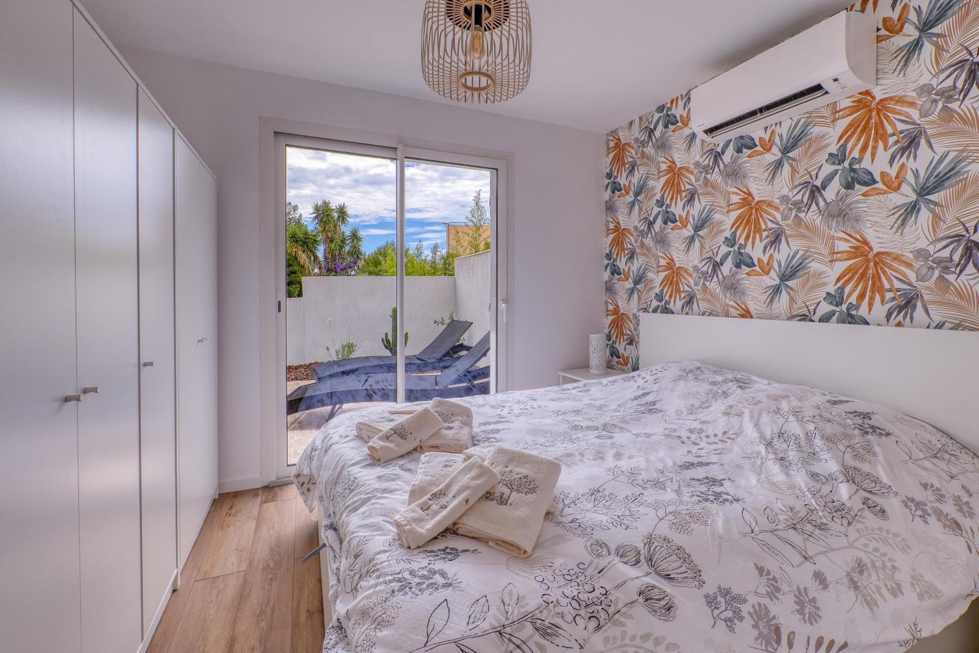 Location Avec Piscine & Parking Prive A Holiday home *