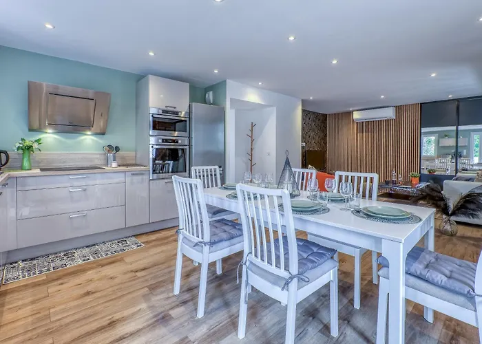 Location Avec Piscine & Parking Prive A Bandol