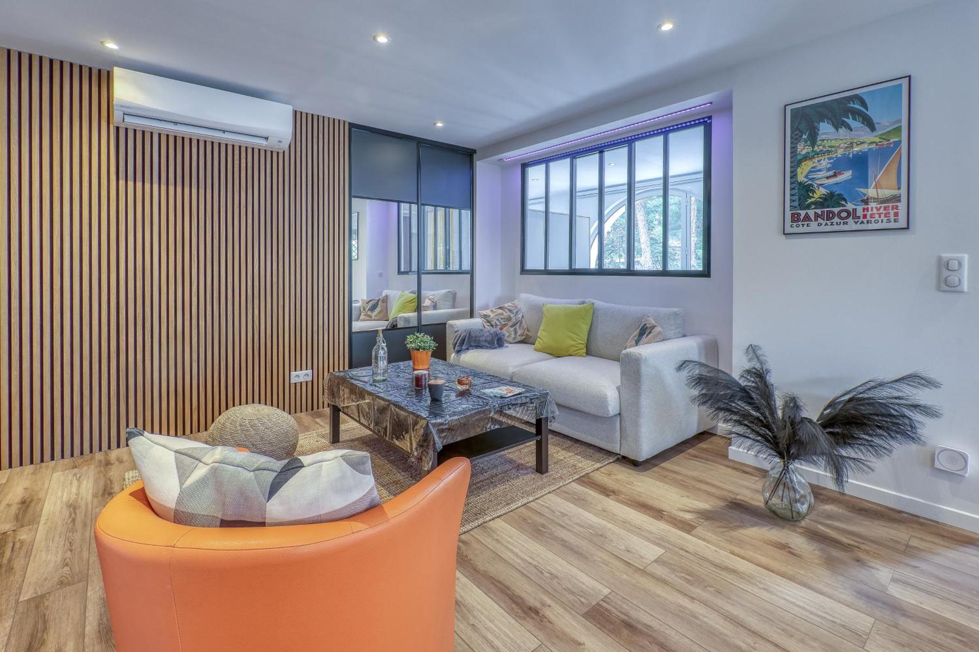 Location Avec Piscine & Parking Prive A Holiday home *