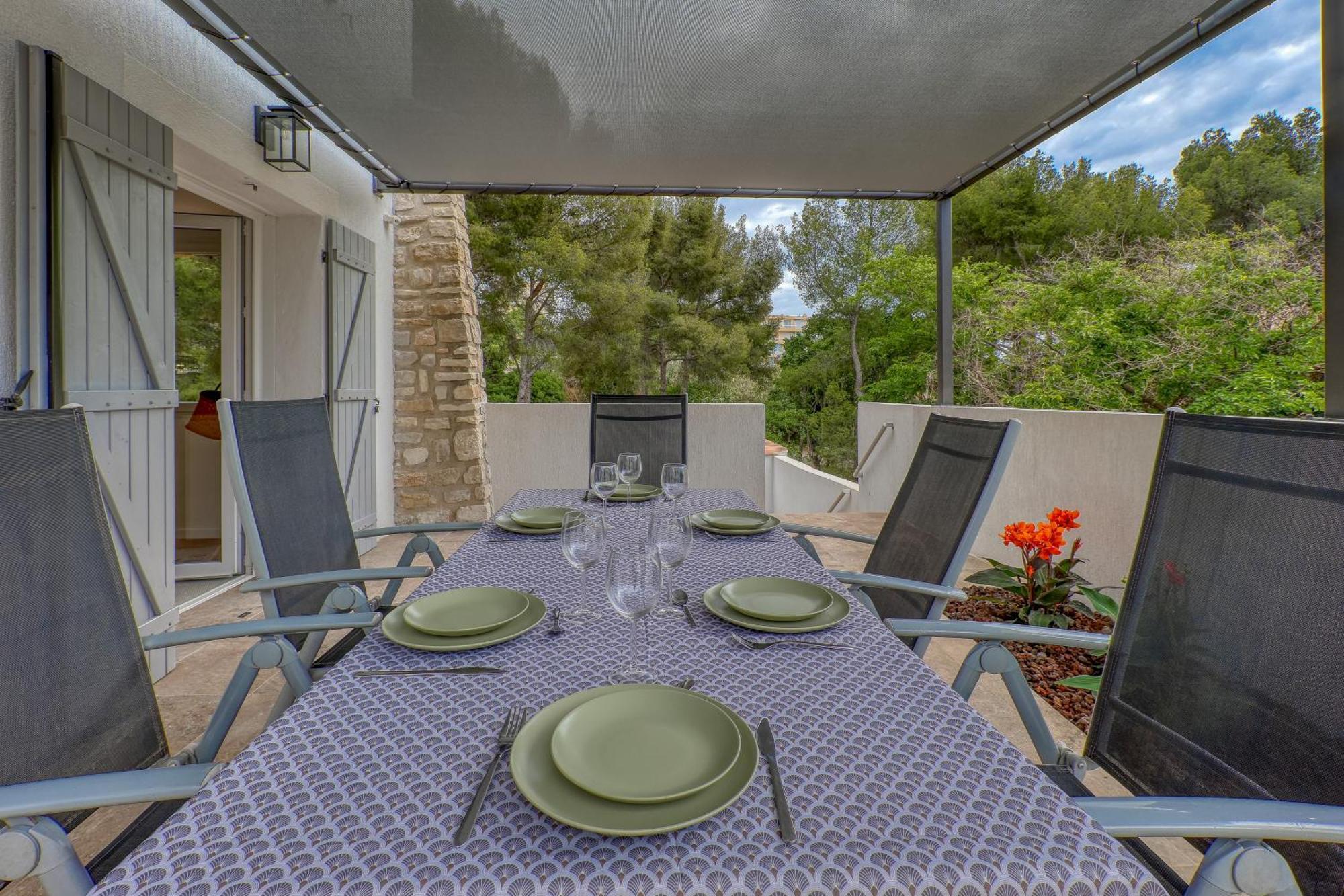 Holiday home Location Avec Piscine & Parking Prive A